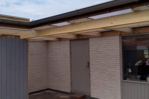 overdaekket-terrasse-70er-hus-fyn-scaled